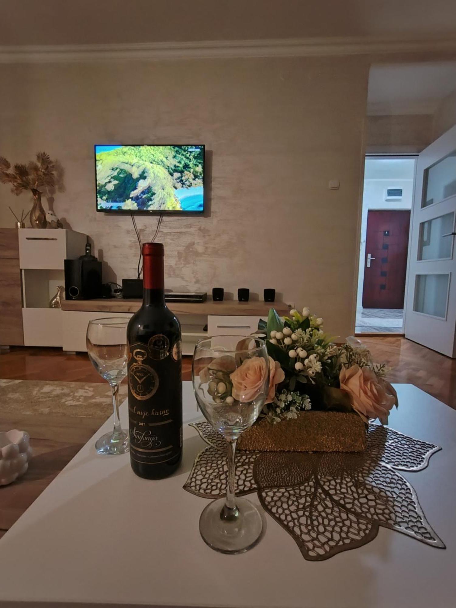 Vemiur Apartman Čačak Kültér fotó