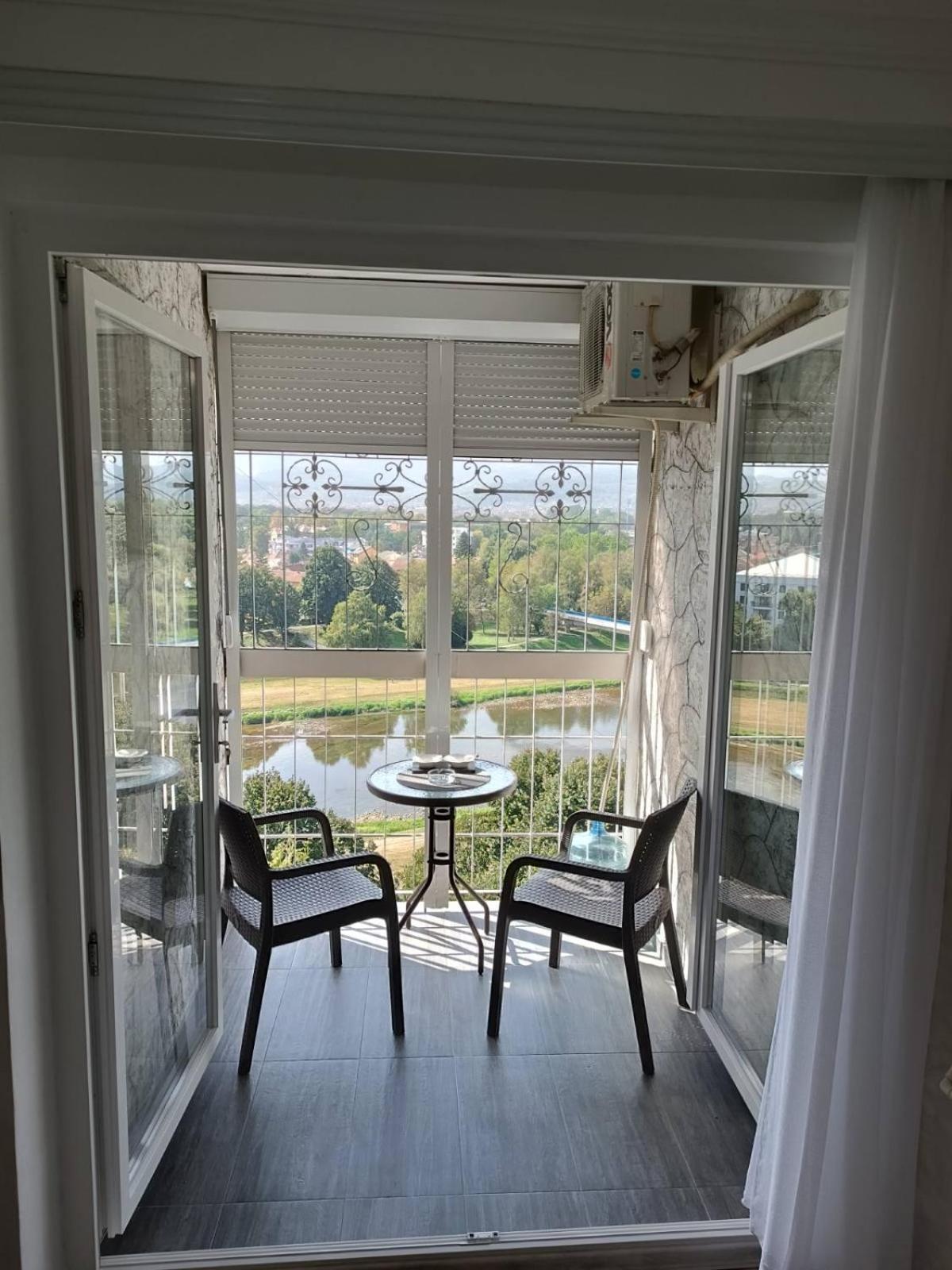 Vemiur Apartman Čačak Kültér fotó